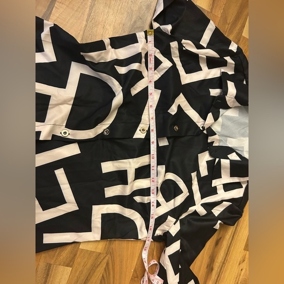Chic Black and White Patterned button down blouse - Picture 2 of 4